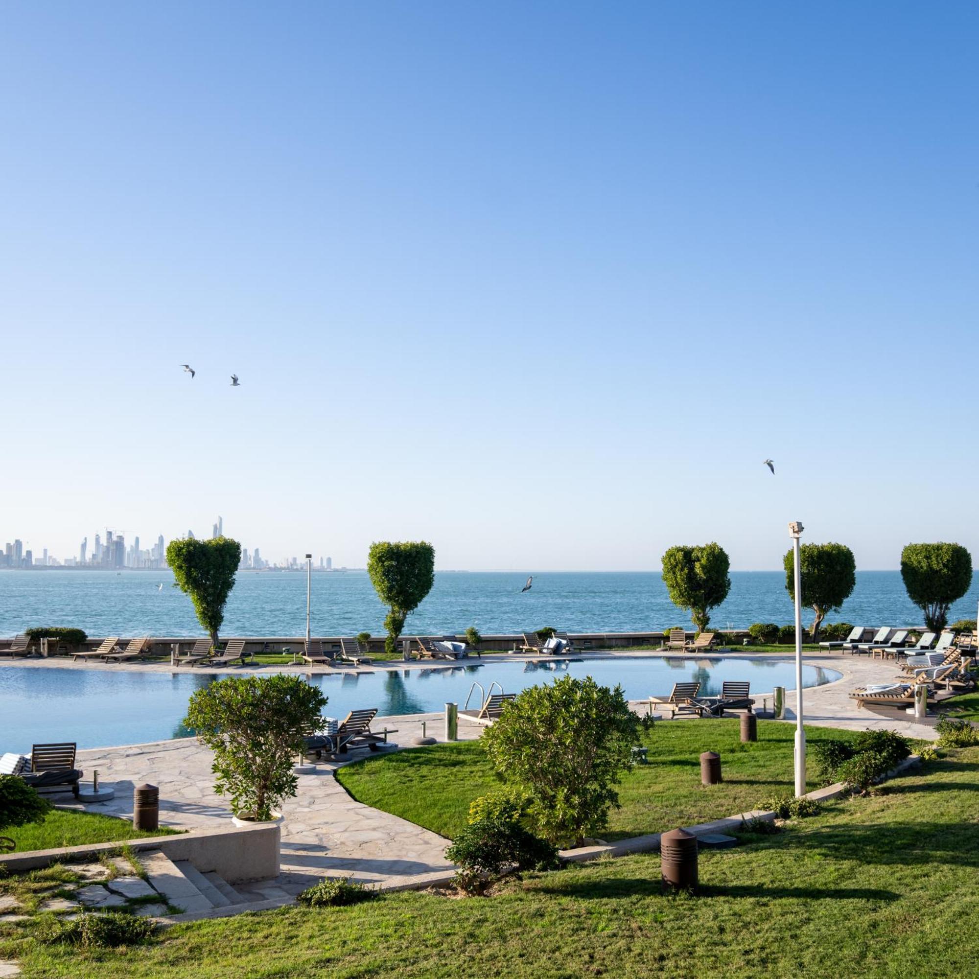 Marina Hotel Kuwait City Exterior photo View of the Gulf of Mannar from the Bay of Naples
